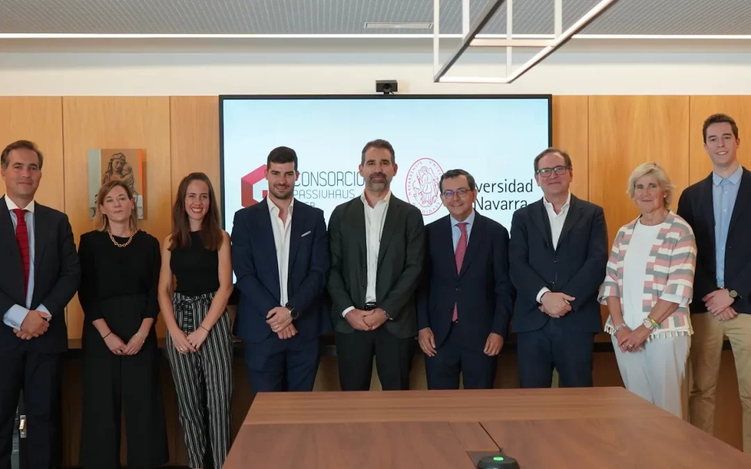 El Consorcio Passivhaus-nZeb firma un acuerdo de colaboración con la Universidad de Navarra para promover los Premios Edifica